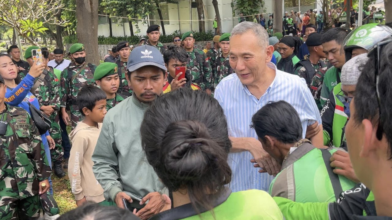 VIDEO: Jusuf Hamka Doakan Uya Kuya Hingga Dirangkul Prabowo Bertemu di Rumah Driver Ojol Affan