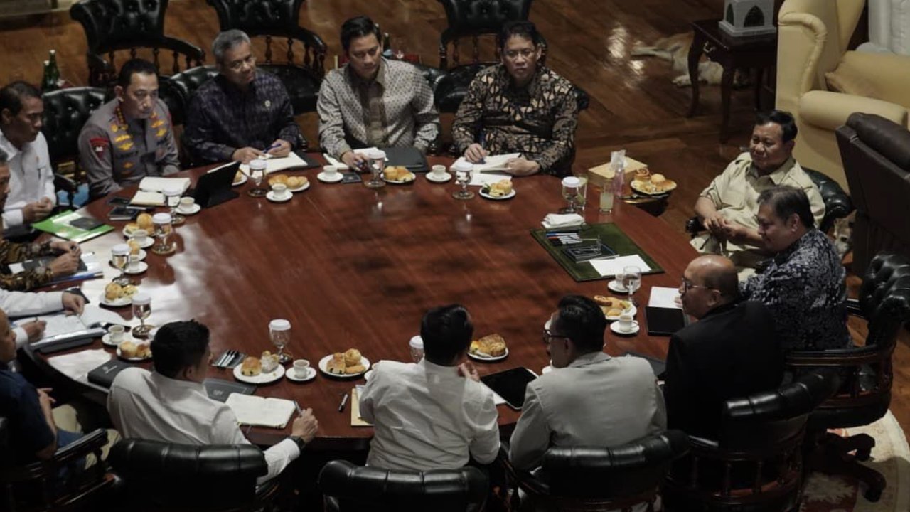 VIDEO: Teddy Blak-blakan Prabowo Panggil Amran Hingga Menkeu Purbaya Ke Hambalang