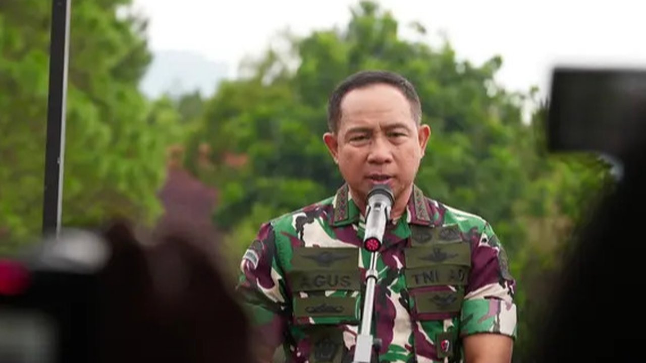 Panglima TNI Jenderal Agus Subiyanto saat ditemui awak media di  Lapangan Bhayangkara, Jakarta, Kamis (27/2/2025). (Dok. Istimewa)