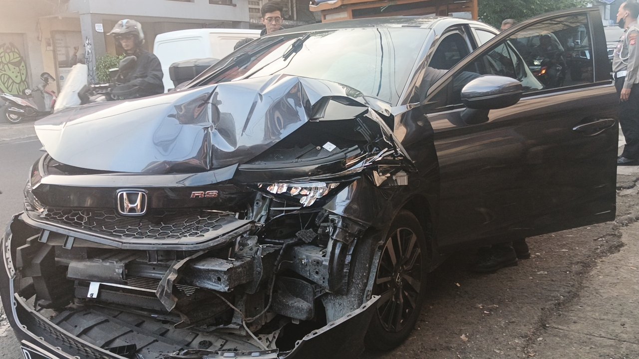 Kecelakaan Beruntun di Astana Anyar, Dua Korban Dilarikan ke Rumah Sakit