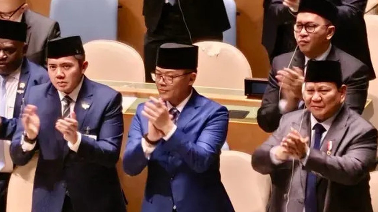 Presiden Prabowo Subianto dan delegasi RI mengapresiasi dengan tepuk tangan sambil berdiri (standing ovation) saat Presiden Prancis Emmanuel Macron umumkan Prancis mengakui negara Palestin