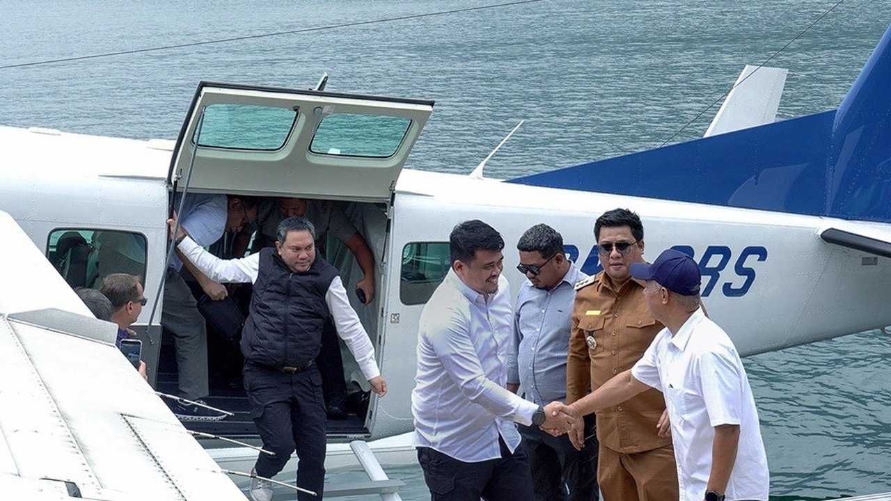 Transportasi Baru di Danau Toba, Bobby Nasution Jajal Pesawat Amfibi