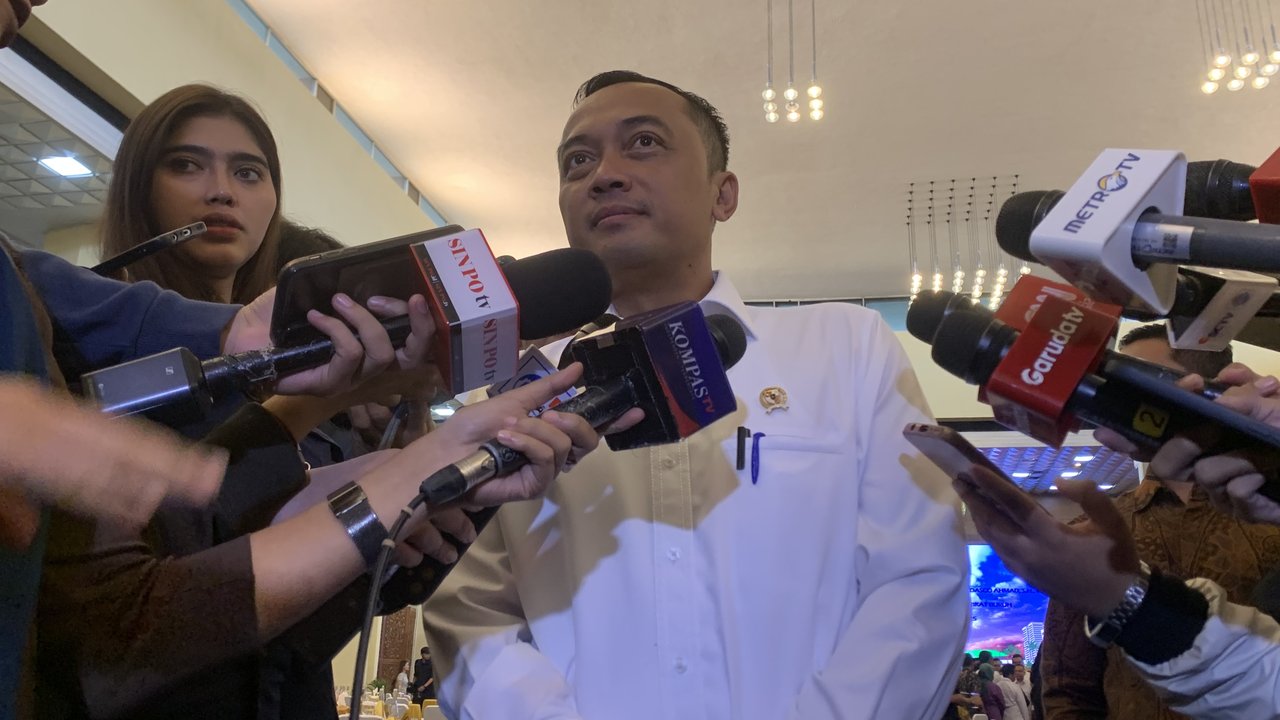 Menteri Sekretaris Negara (Mensesneg) Prasetyo Hadi di Kompleks Parlemen Senayan, Jakarta, Rabu (30/4/2025) (Liputan6.com/Delvira Hutabarat)