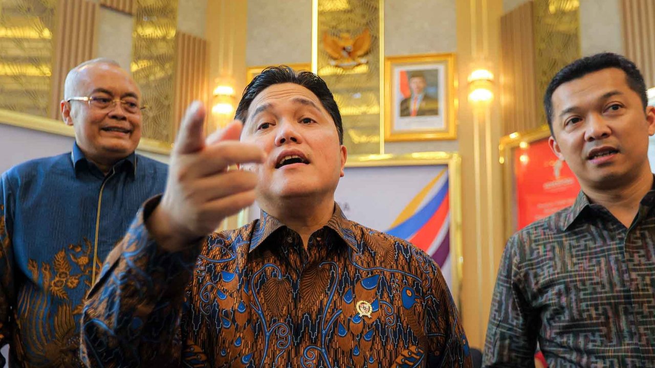 Menteri Pemuda dan Olahraga (Menpora) Erick Thohir usai memberikan keterangan pada konferensi pers di Jakarta, Selasa (23/9/2025).