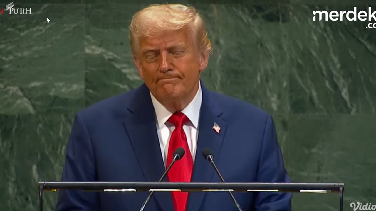 VIDEO: Insiden Tak Terduga, Donald Trump Sampai Gelengkan Kepala saat Pidato di Sidang Umum PBB