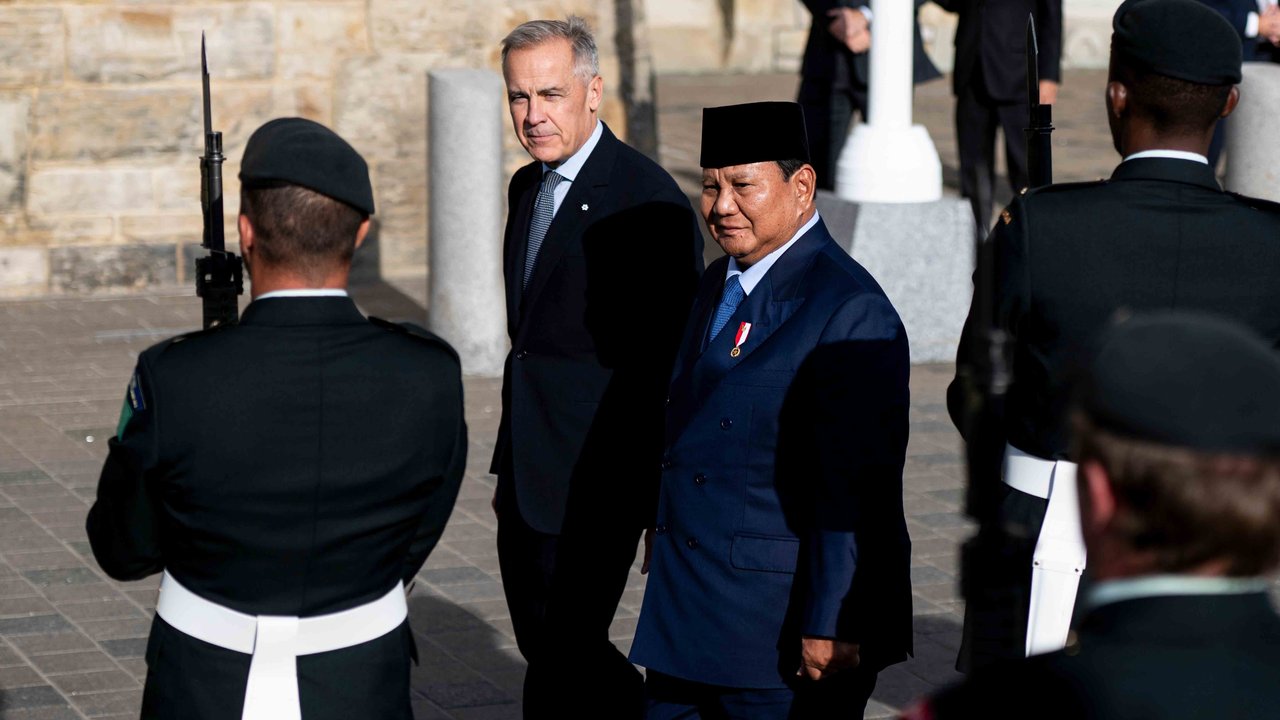 VIDEO: Paspampres Bule Badan Tegap Kawal Prabowo di Kanada, Lindungi saat Masuk Mobil