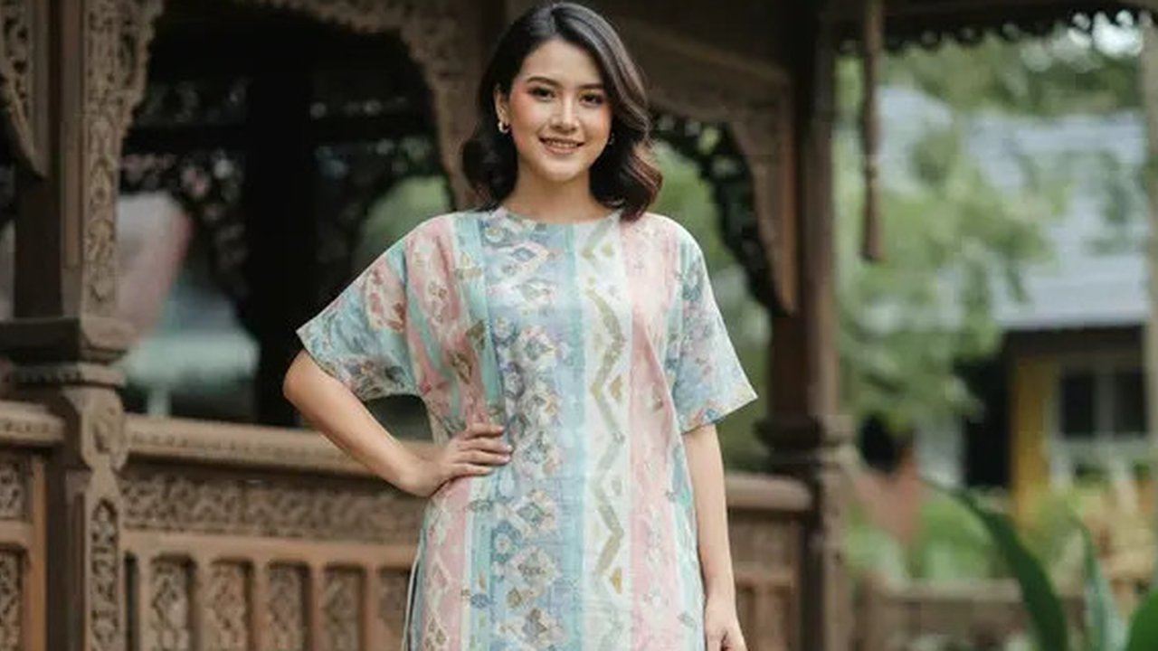 Model Batik Sasirangan Wanita/Gemini AI