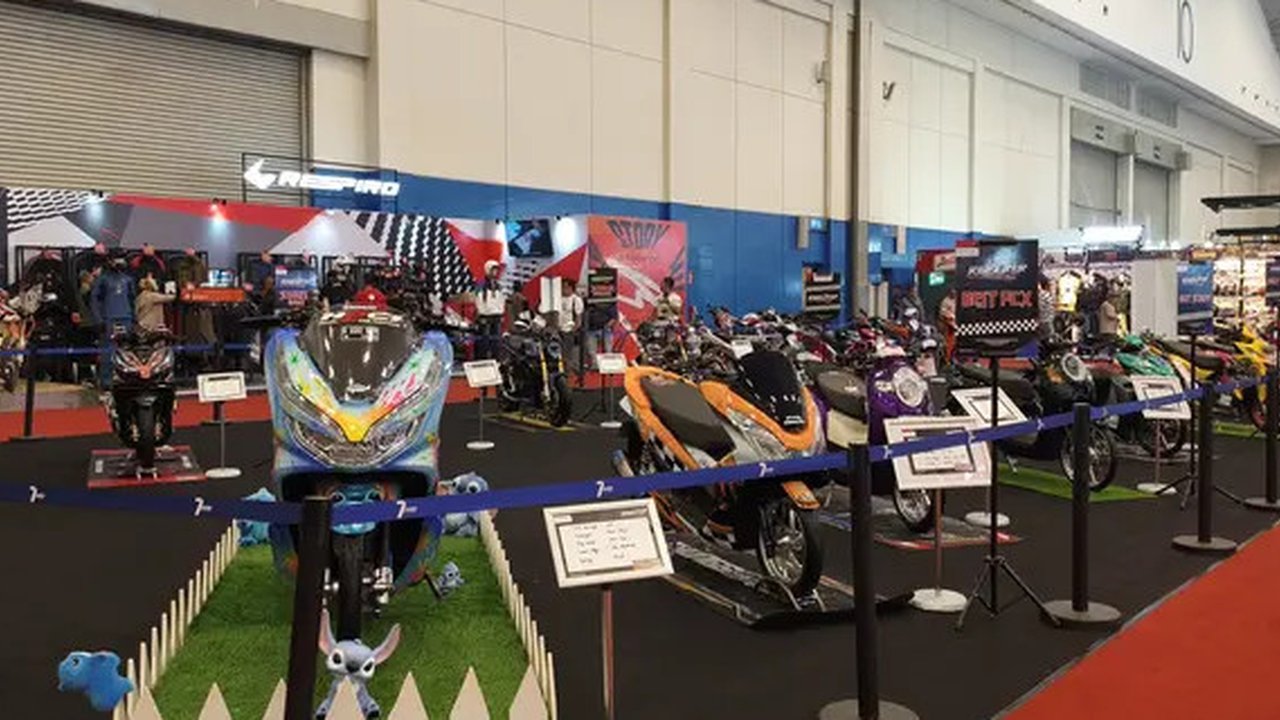 Pameran IMOS 2025 di ICE BSD City menghadirkan beragam motor, dari model listrik murah hingga big bike mewah miliaran rupiah (Muhamad Ridwan/Liputan6.com)