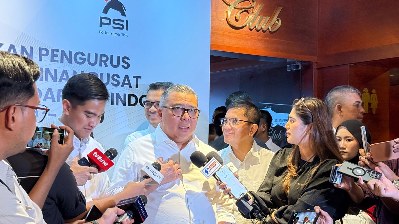 Tak Diam Membeo, Ahmad Ali Minta Kader PSI Bela Jokowi soal Ijazah Palsu