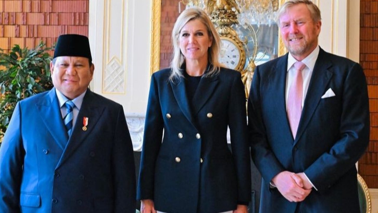 Presiden Prabowo Subianto menerima penghormatan istimewa dari Raja Willem-Alexander dan Ratu Máxima di Belanda. Kunjungan Prabowo ke Belanda ini menandai eratnya hubungan bilateral dan momen langka dalam diplomasi kedua negara.