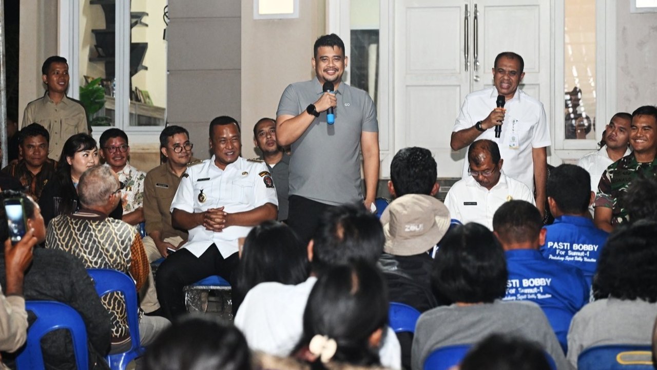 Warga Toba Curhat ke Bobby Nasution Soal Pupuk Mahal Tapi Hasil Produk Pertanian Murah