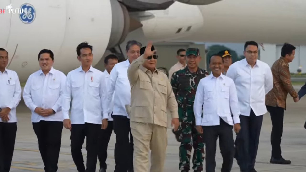 Prabowo Tiba di Indonesia Usai Kunjungan 4 Negara, Disambut Gibran dan Menteri Kabinet Merah Putih
