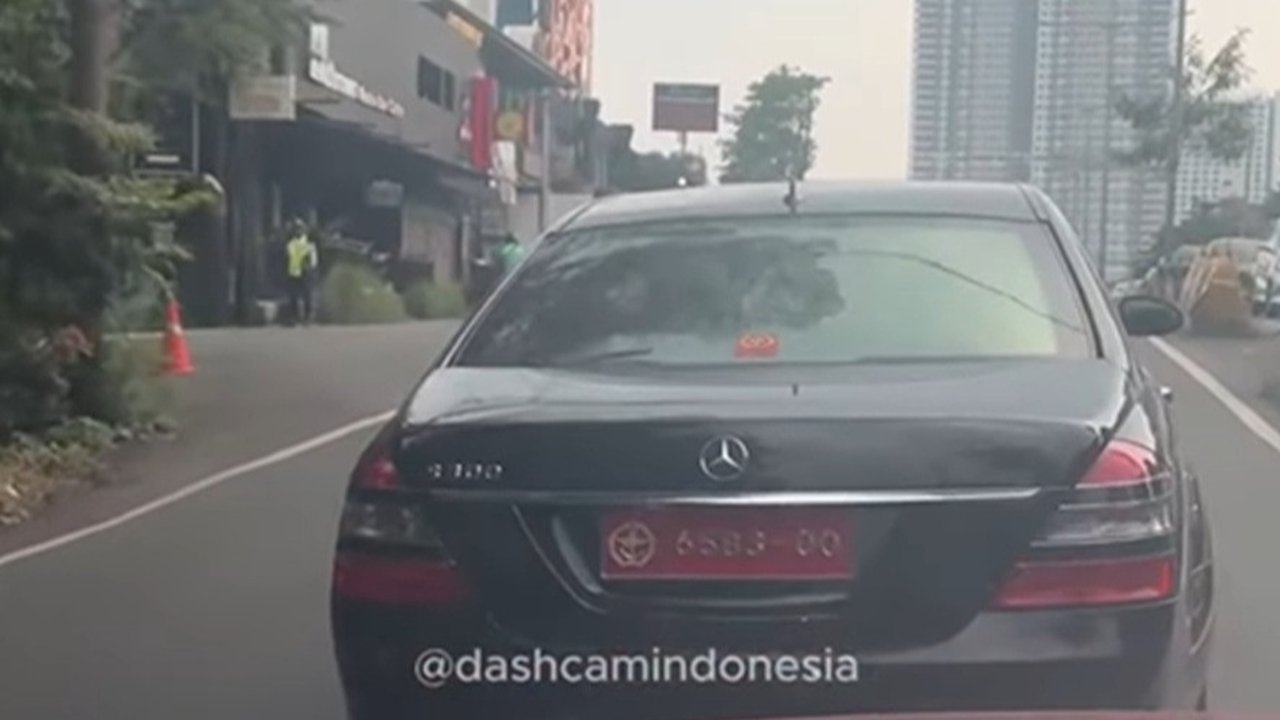 Pengendara Mercy Pakai Pelat Nomor Palsu TNI, Ugal-ugalan di Jalan Antasari Jaksel