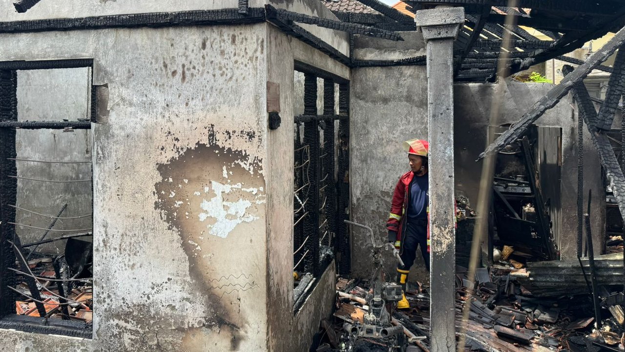 Memasak Pakai Kayu, Rumah di Denpasar Terbakar dan 2 Motor Ikut Hangus