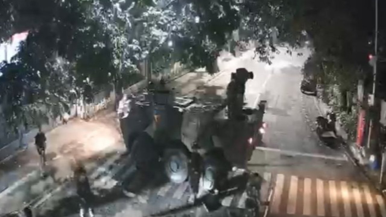 Tangkapan layar terkait peristiwa lontaran gas air mata ke kampus Unpad Tamansari dan Unisba