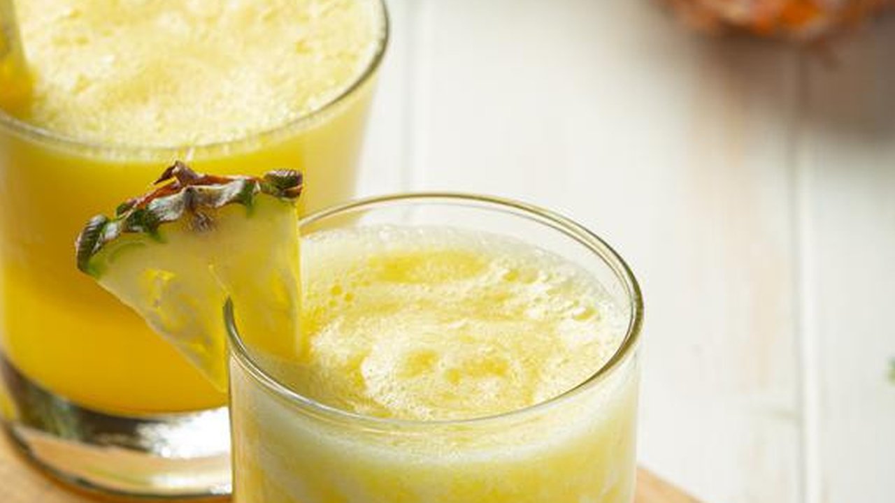Beberapa kandungan vitamin pada buah nanas dapat memberikan efek memutihkan pada gigi (Foto: Vino Li/Unsplash)