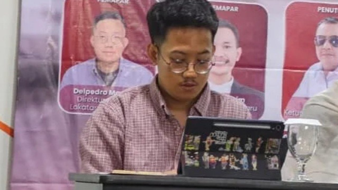 Pihak Polda Metro Jaya memperlihatkan unggahan Direktur Lokataru Foundation, Delpedro Marhaen, yang diduga untuk menghasut terjadinya kerusuhan di depan gedung DPR. (Foto: Liputan6.com/Ady An