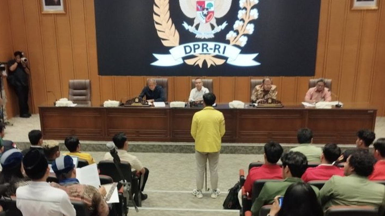 Pasang Telinga Tatapan Serius, Ekspresi Sufmi Dasco Cs Terima Mahasiswa Dengarkan Daftar Tuntutan