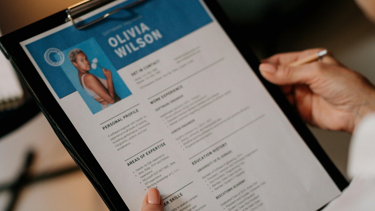 Tips Buat CV Menarik Perhatian HRD di Era Digital, Dijamin Pasti Dibaca