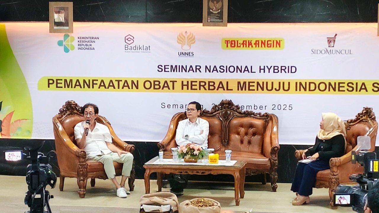 Seminar Nasional Hybrid “Pemanfaatan Obat Herbal Menuju Indonesia Sehat” di Gedung Fakultas Kedokteran UNNES, Semarang, Jawa Tengah, Selasa (2/9/2025).