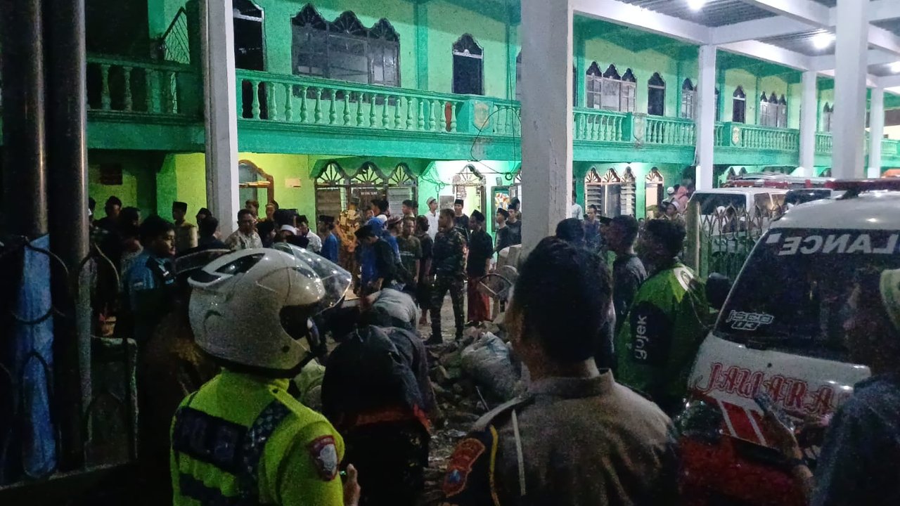Cerita Santri Selamat dari Reruntuhan Bangunan Ponpes Al-Khoziny karena Salat di Barisan Pinggir