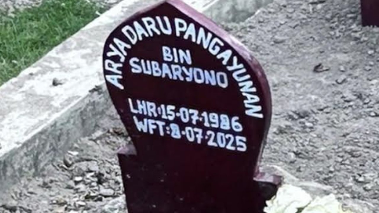 Kuasa Hukum Keluarga Ungkap Makam Arya Daru Sempat Diacak-acak Orang Tak Dikenal