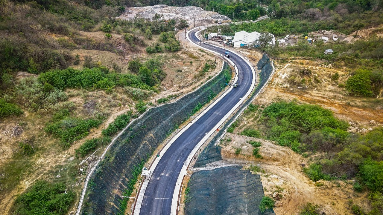 Perbaikan Jalan Akses ke Pelabuhan Labuan Bajo Dikebut, Target Rampung Desember 2025