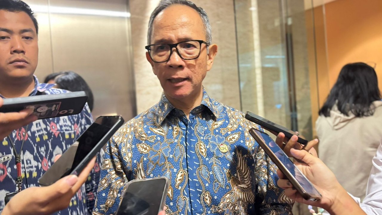 Otoritas Jasa Keuangan (OJK) resmi cabut izin usaha BPR DSJ di Deli Serdang. Langkah ini diambil untuk menjaga kepercayaan konsumen. Apa penyebabnya?