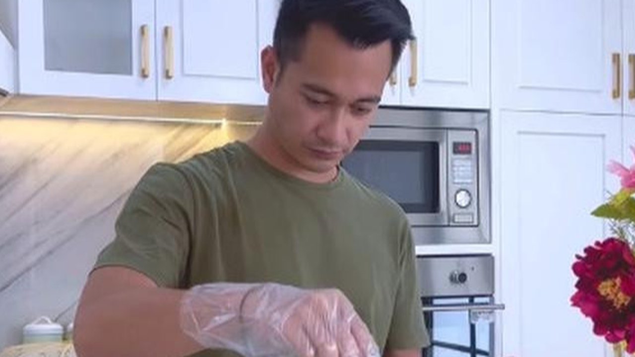 Dapur rumah Eza Gionino (Foto: Instagram @ezagio)