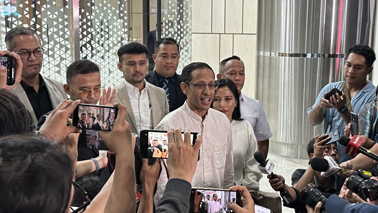 Komisi Pemberantasan Korupsi (KPK) menyatakan peluang pemanggilan Nadiem Makarim terkait dugaan korupsi Google Cloud di Kemendikbudristek menunggu perkembangan penanganan perkara. Simak selengkapnya!
