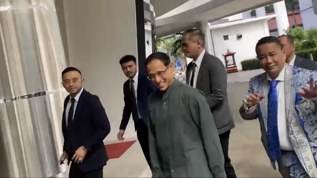 Sibuknya Nadiem Demi Loloskan Laptop Chromebook Google Sampai Terbitkan Permendikbud & Gelar Rapat Tertutup