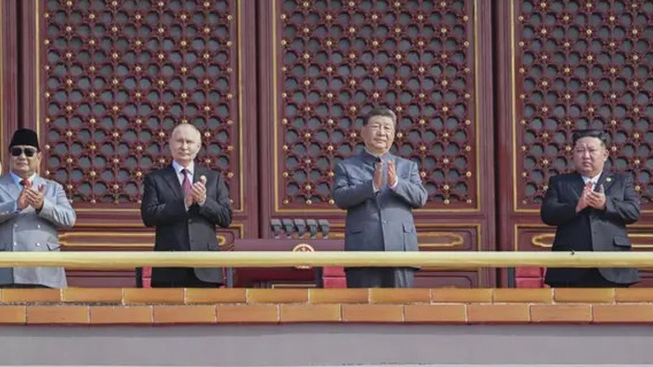 VIDEO: Dunia Merinding, Cina Unjuk Gigi Defile Alutsista Perang sampai Prabowo Tercengang