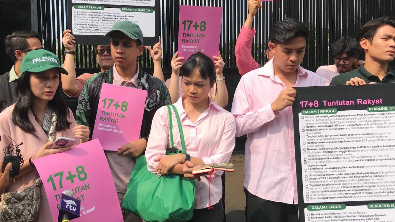 Dokumen Isi '17+8 Tuntutan Rakyat' Diserahkan Langsung ke DPR