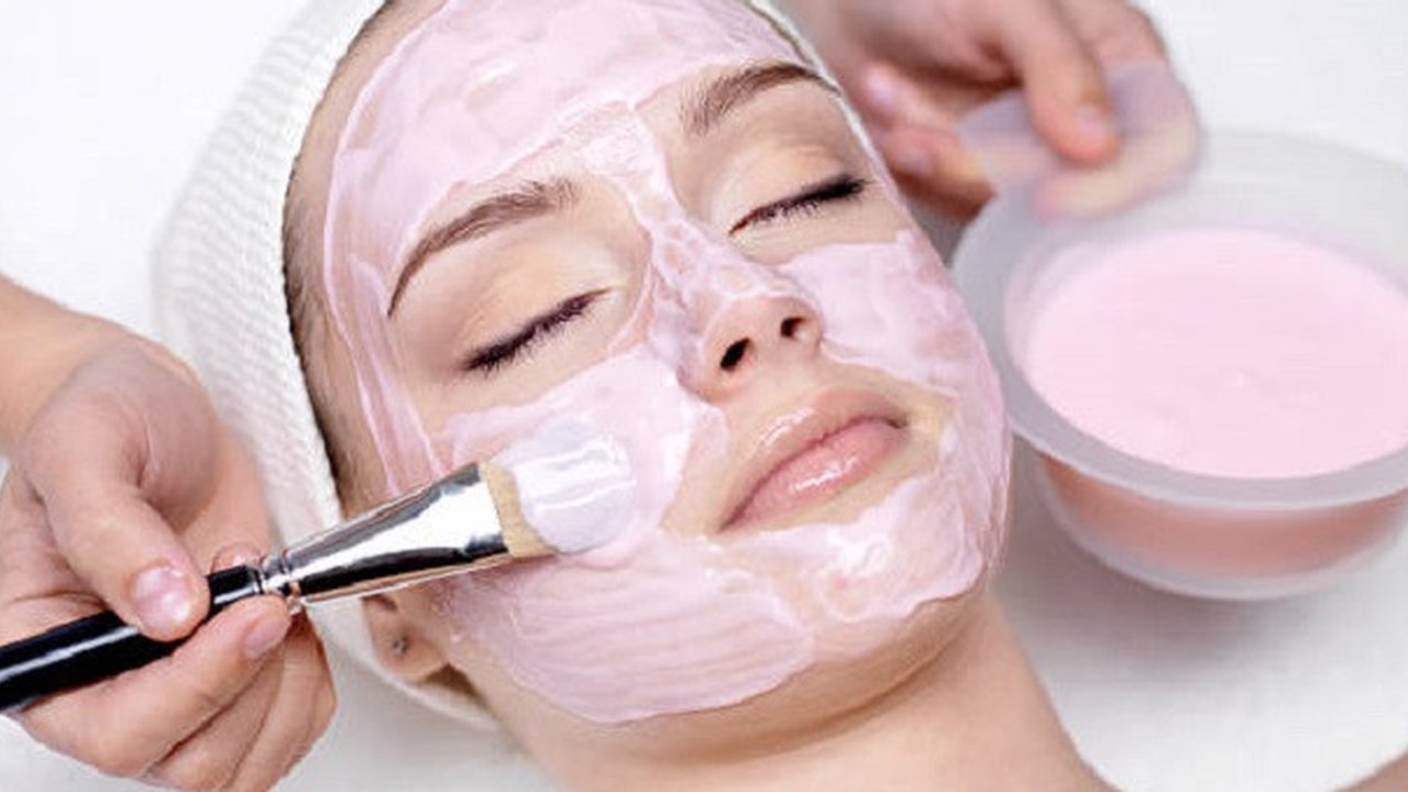 Ilustrasi masker wajah. (iStock)