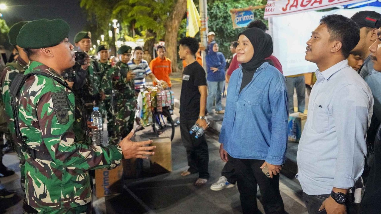 Prajurit TNI Kodam Jaya TNI AD saat melakukan patroli di Kota Jakarta, Rabu (03/09/2025).