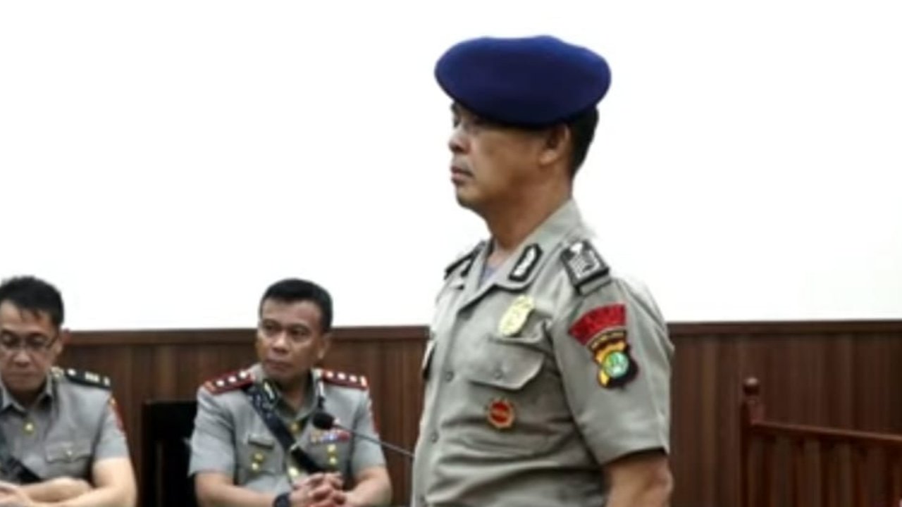 Curhat Bripka Rohmad Pecahkan Keheningan Ruang Sidang, Cerita Tentang Hidup Bertumpu Pada Gaji Polri