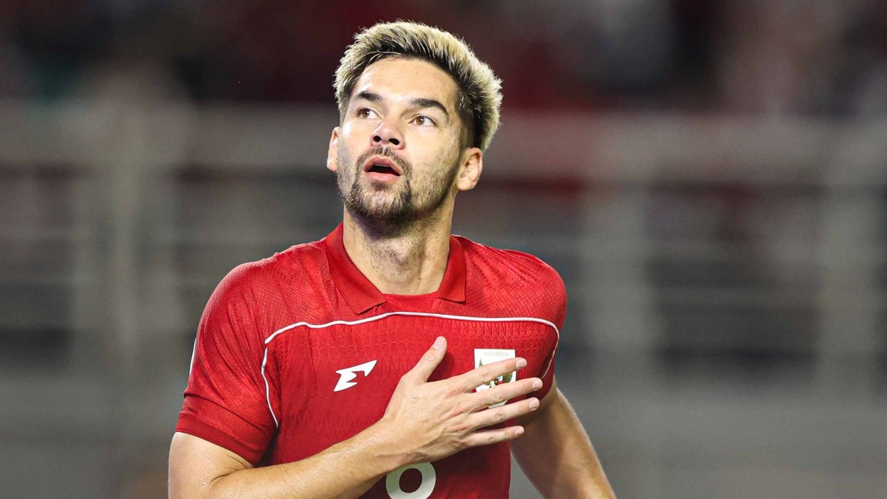Pesepak bola Timnas Indonesia Sandy Walsh usai menggolkan gawang Timnas Taiwan dalam FIFA Matchday di Stadion Gelora Bung Tomo, Surabaya, Jawa Timur, Jumat (5/9/2025).