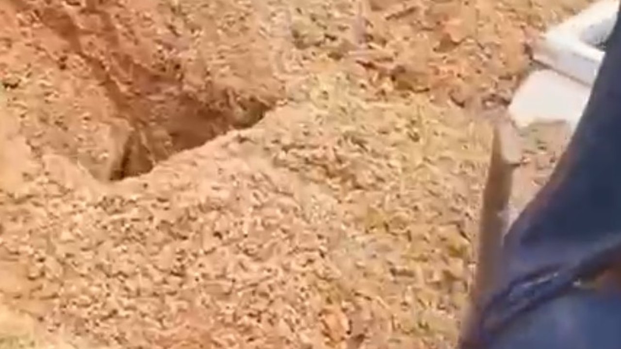 Heboh! Makam Mbah Taryuni Dibongkar Tali Kafan Hilang, Warga Ketakutan