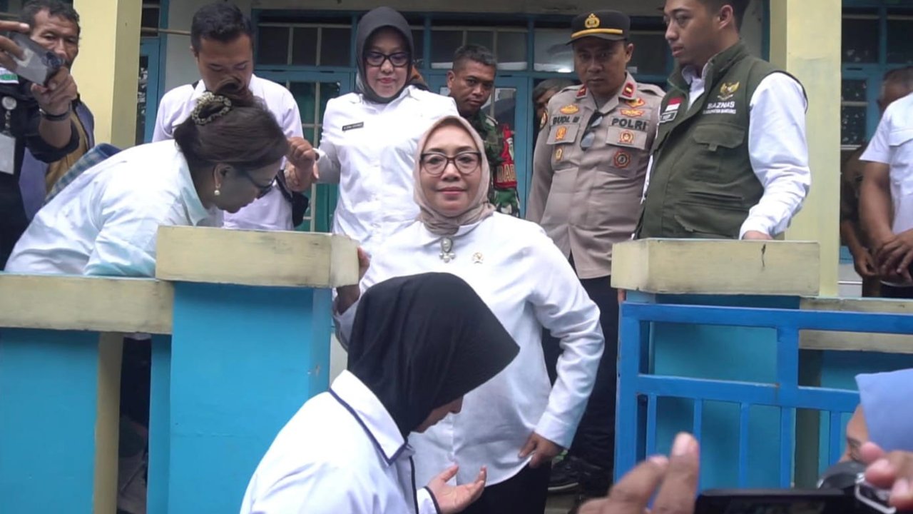 Kunjungi Ortu Ibu yang Gantung Diri di Bandung, Menteri P3A: Masyarakat Mesti Lebih Saling Peduli