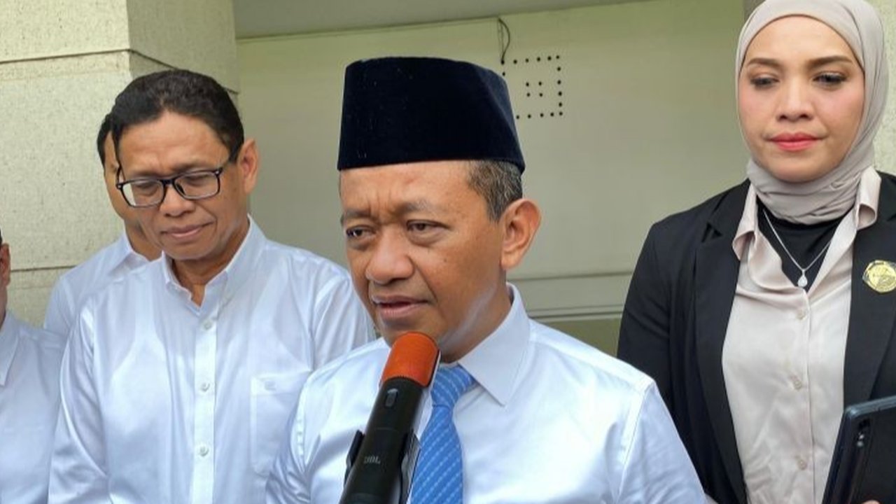 Menteri ESDM Bahlil Lahadalia menyerahkan tiga kriteria penertiban tambang ilegal kawasan hutan kepada Satgas PKH. Ketahui jenis aktivitas ilegal yang jadi target penertiban.