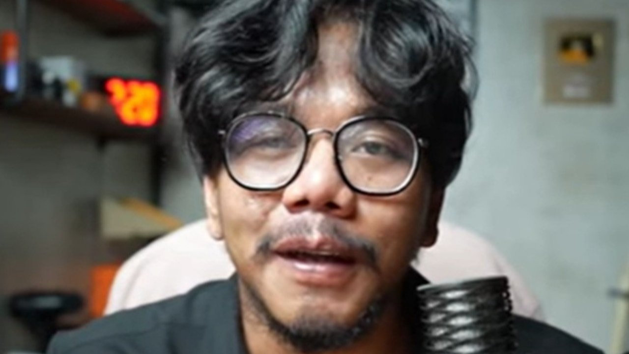 Tenang dan Tersenyum, CEO Malaka Project Ferry Irwandi Hadapi Tudingan Jenderal TNI: Saya Tidak akan Lari