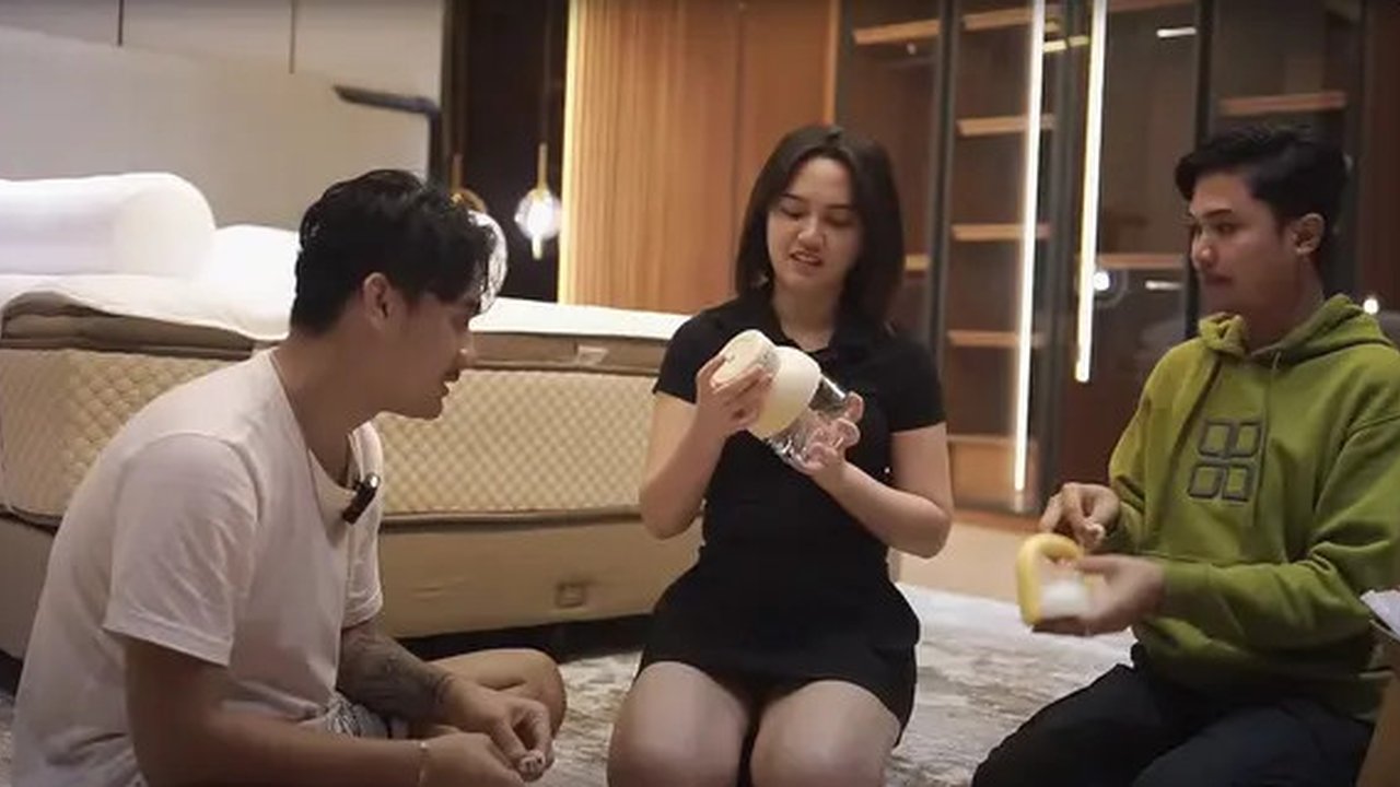 6 Potret Kamar Tidur Happy Asmara dan Gilga Sahid, Nyaman dan Penuh Kehangatan (sumber: YouTube/GH Family)