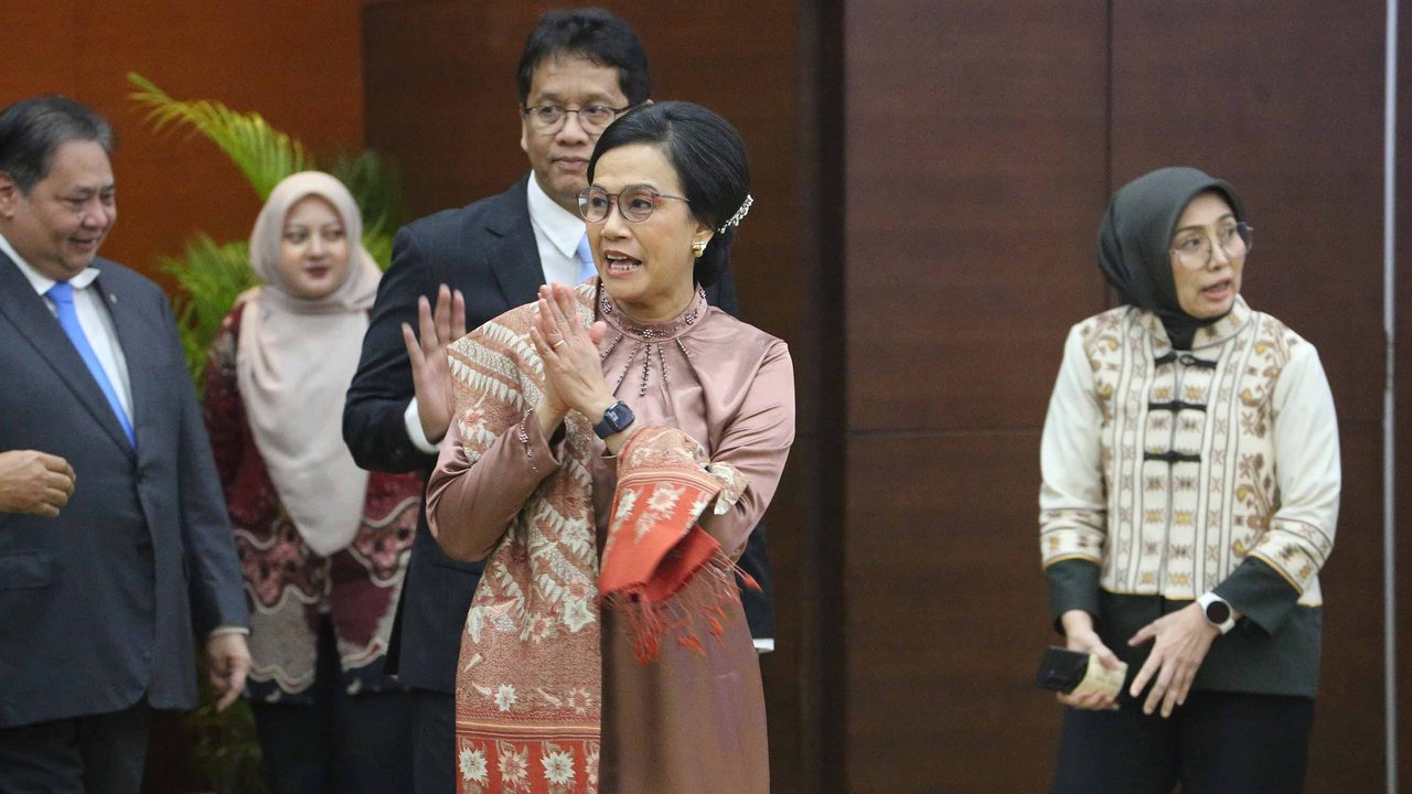 VIDEO: Pecah Tangis! Momen Lautan Pegawai Kemenkeu Iringi Kepergian Sri Mulyani, Beri Tanda Cinta