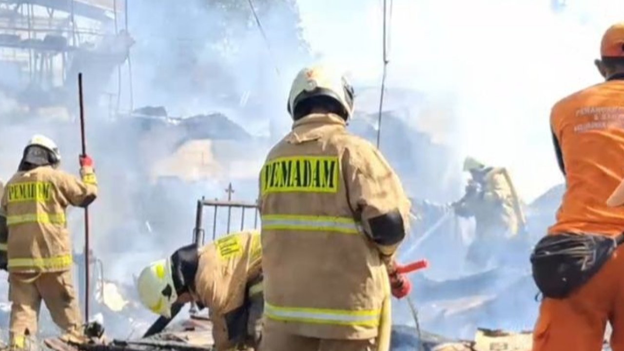 Gudang Oli di Palmerah Terbakar, 14 Mobil Damkar Dikerahkan