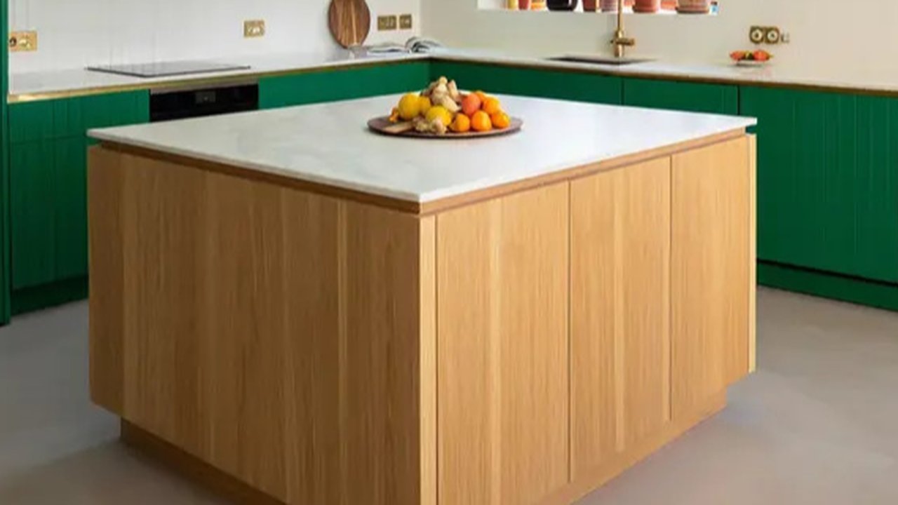 Desain Dapur Minimalis dengan Kitchen Island (AI)