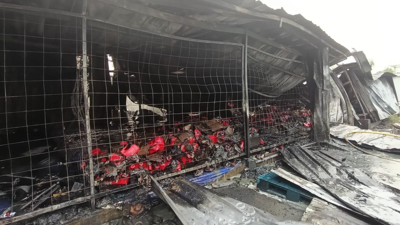 Kronologi Gudang Oli di Palmerah Terbakar
