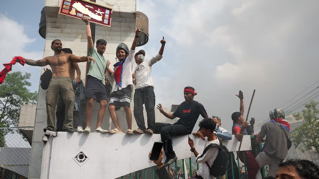 Total ada 26 platform media sosial yang dibekukan pemerintah Nepal sejak Jumat (5/9/2025). (PRABIN RANABHAT/AFP)