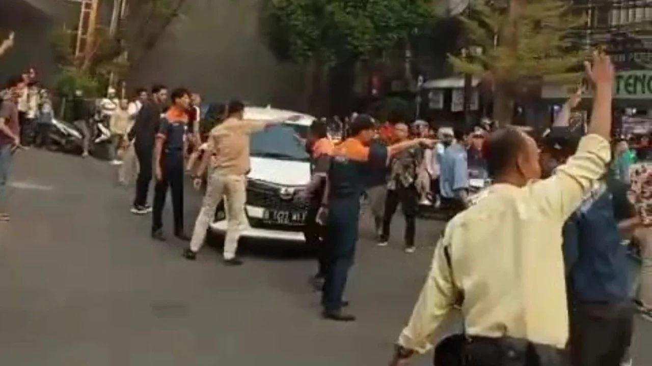 Ngaku Gerah dan Gatal, WNA Pamer Kelamin di Taman Literasi Blok M