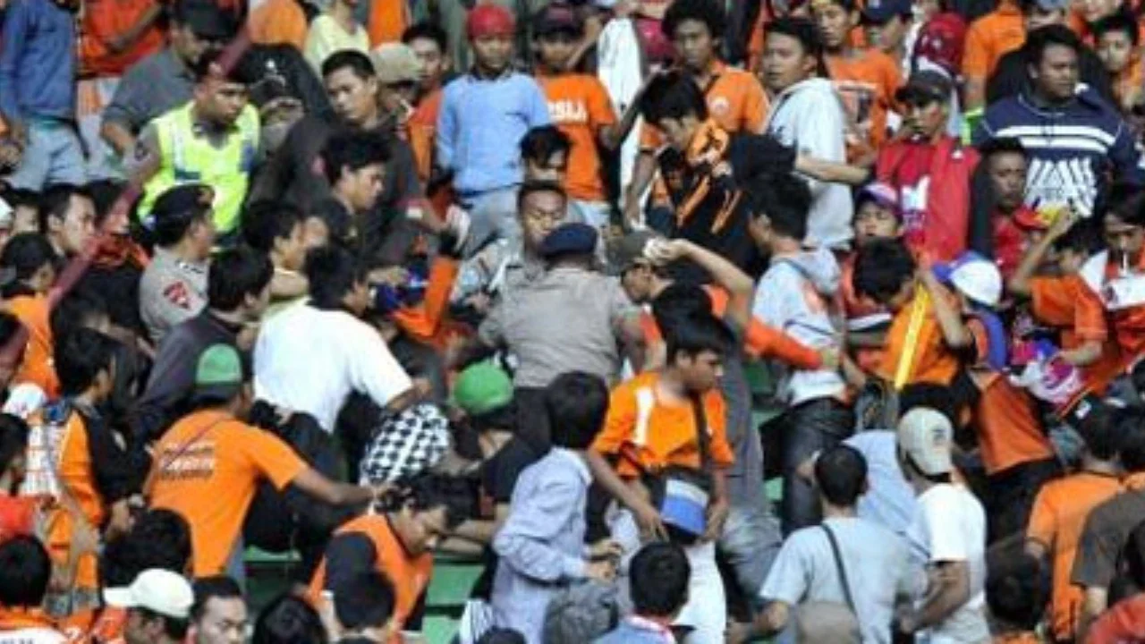 Jakmania dan Bobotoh Bentrok di Depok, Begini Kronologi Lengkapnya