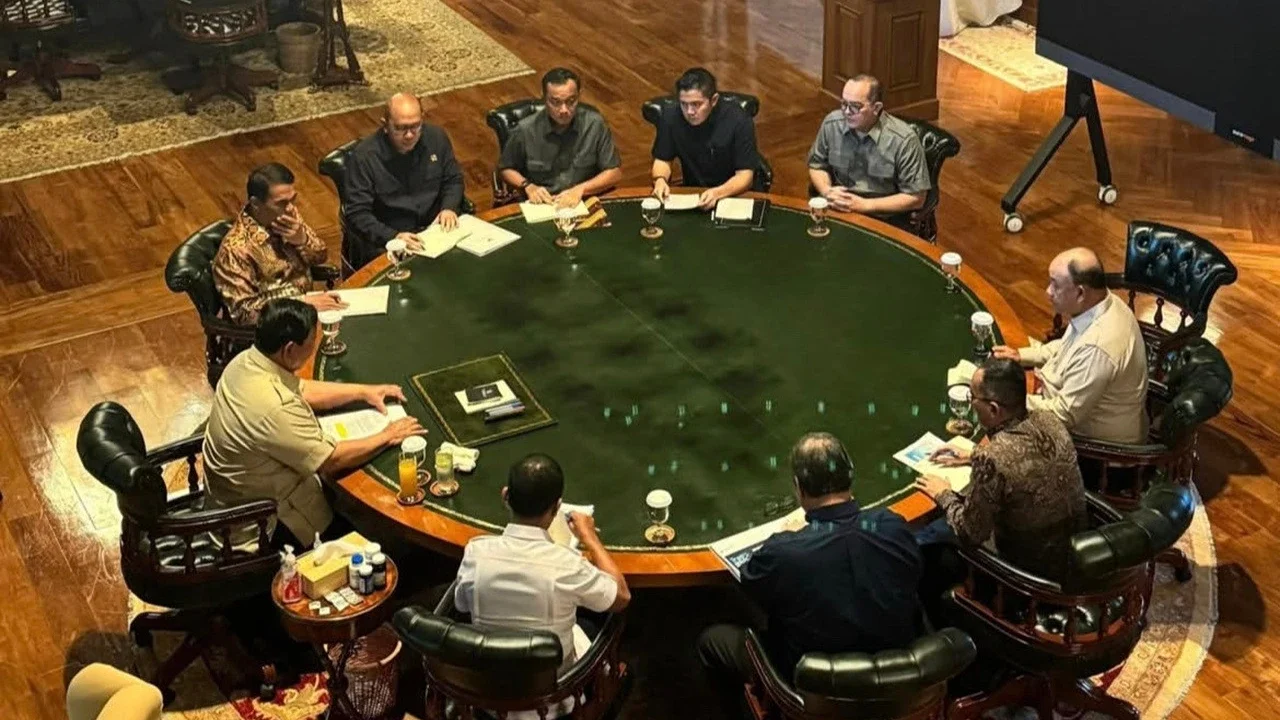 Prabowo Kumpulkan Menteri di Hambalang, Seskab Teddy Bocorkan Isi Pembahasan